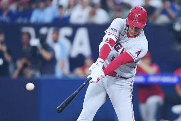 Ohtani hits majors-best 39th HR before leaving game in Angels' 4-1 loss to Blue  Jays | AP News